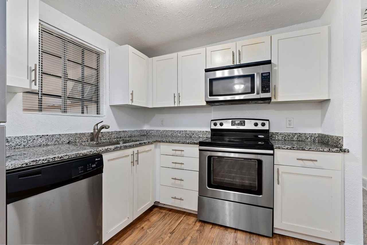 443 N Dorothea Way - Photo 5 of 26