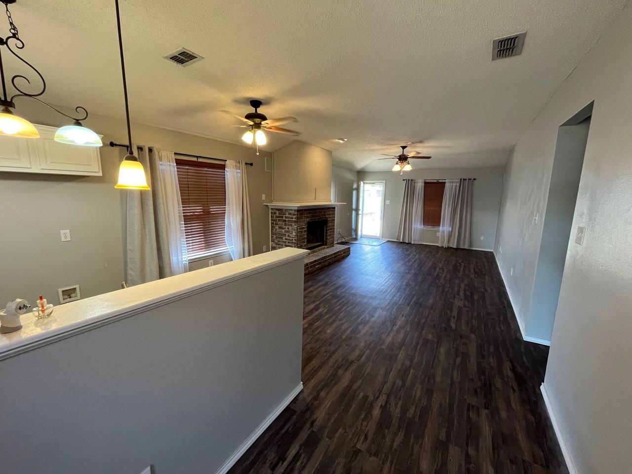 513 N Iola Ave - Photo 2 of 15