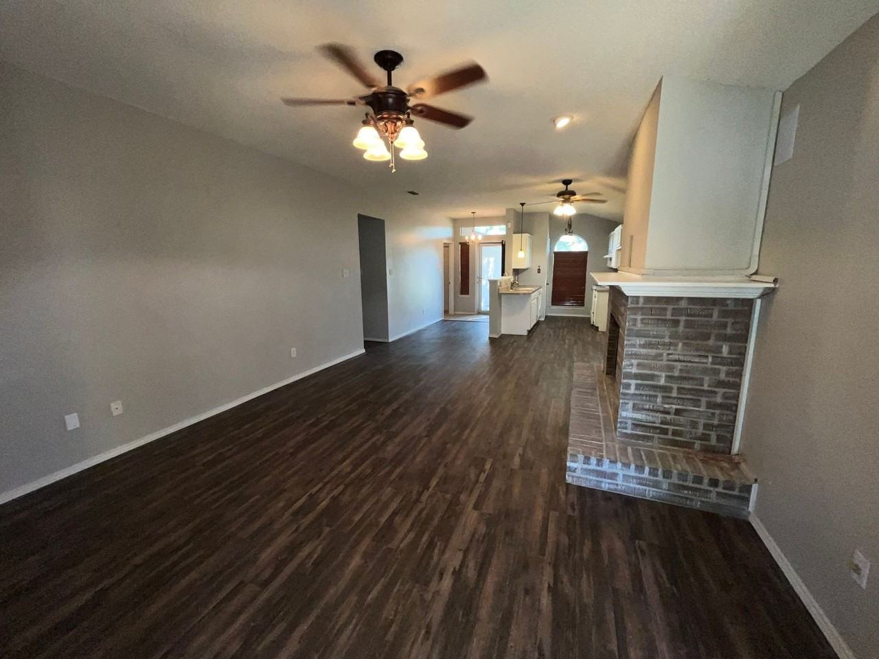 513 N Iola Ave - Photo 4 of 15