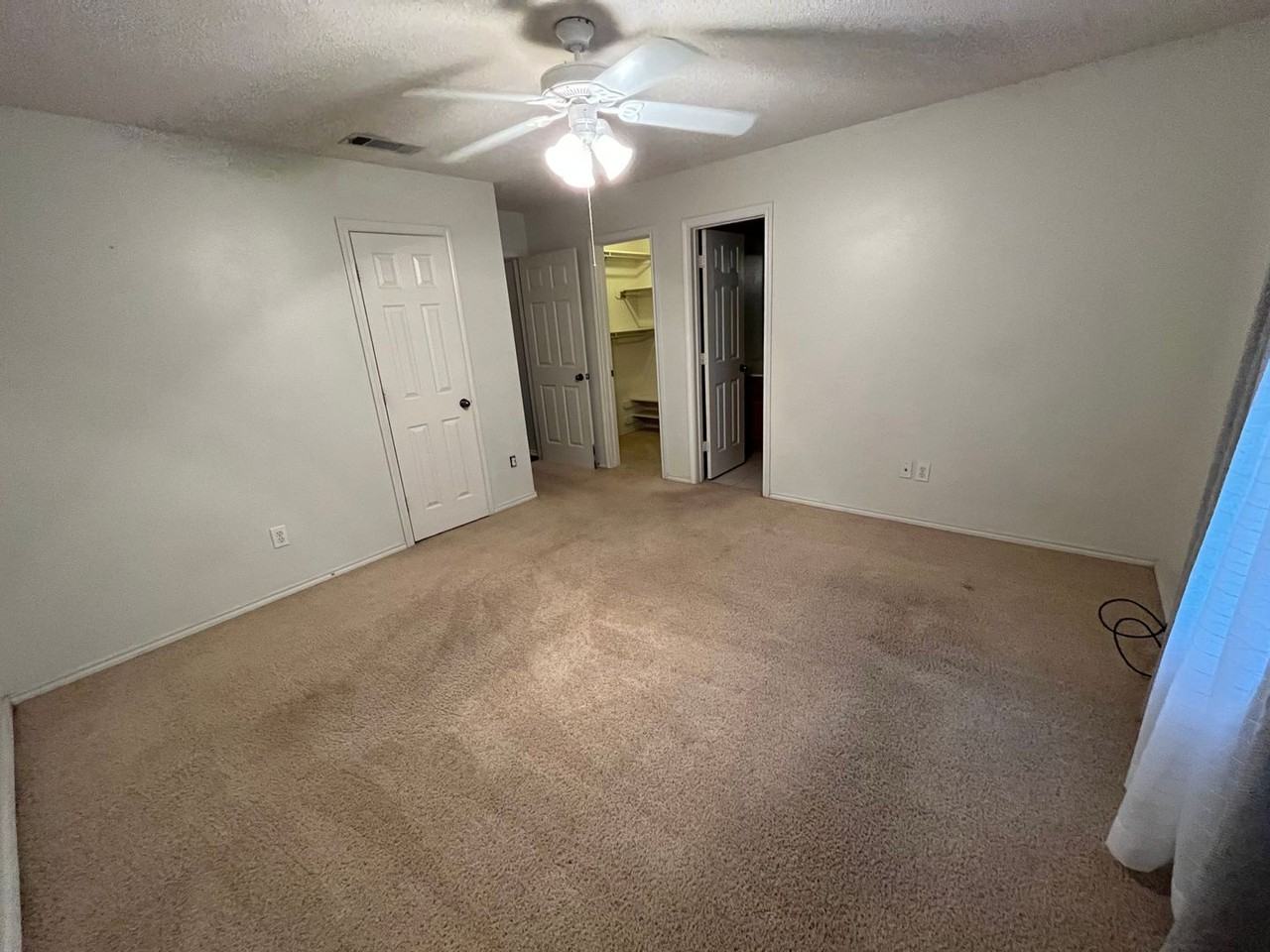 513 N Iola Ave - Photo 7 of 15