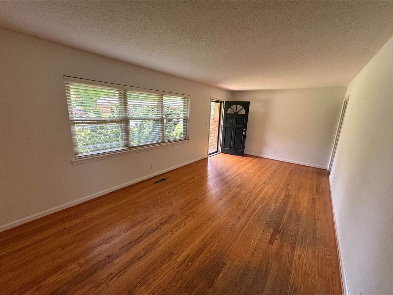 6121 Sherwood Dr - Photo 3 of 14