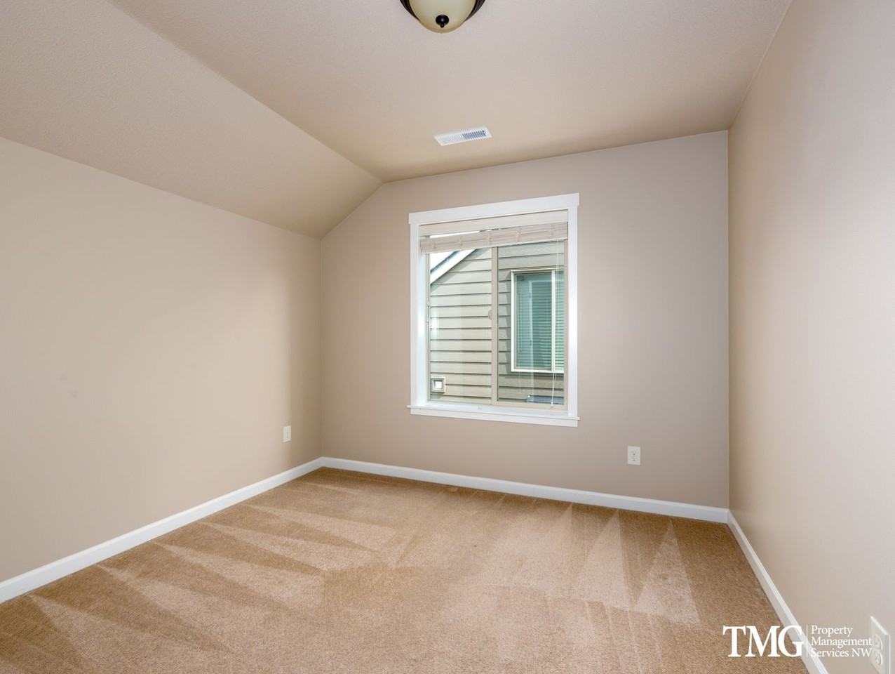 8119 Ne 20th St - Photo 2 of 20