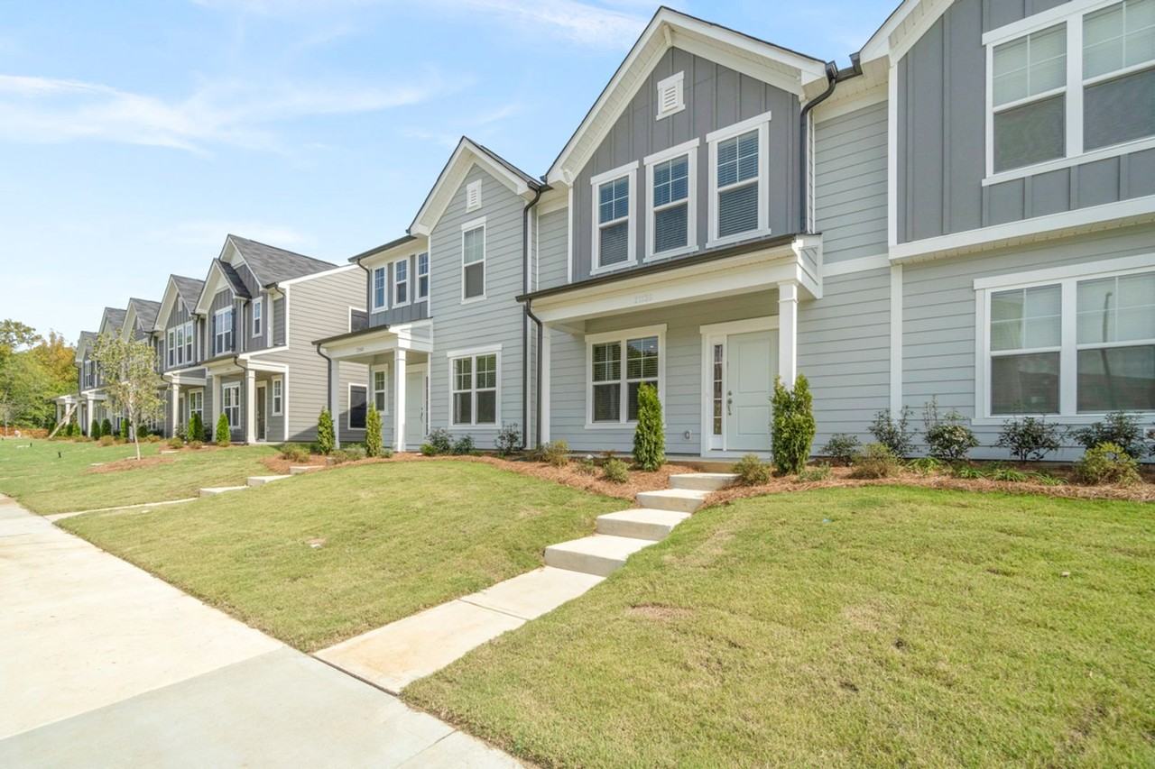 21136 Annabelle Pl - Photo 2 of 32