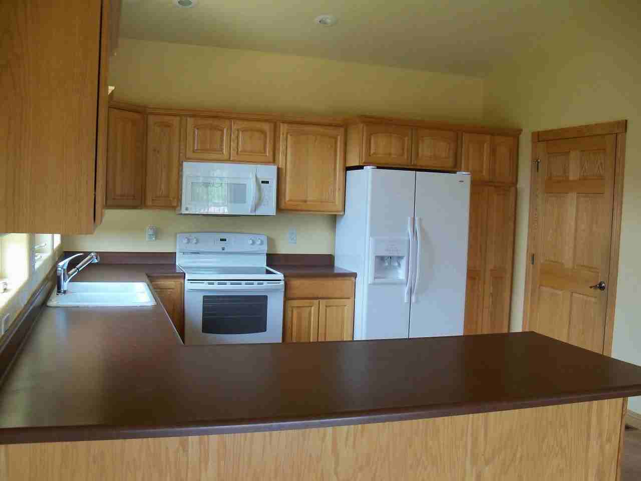 7141 Prestwick Rd - Photo 5 of 32