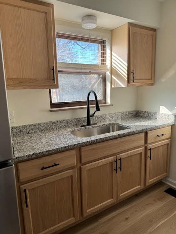 5227 Parkview Ave - Photo 3 of 10