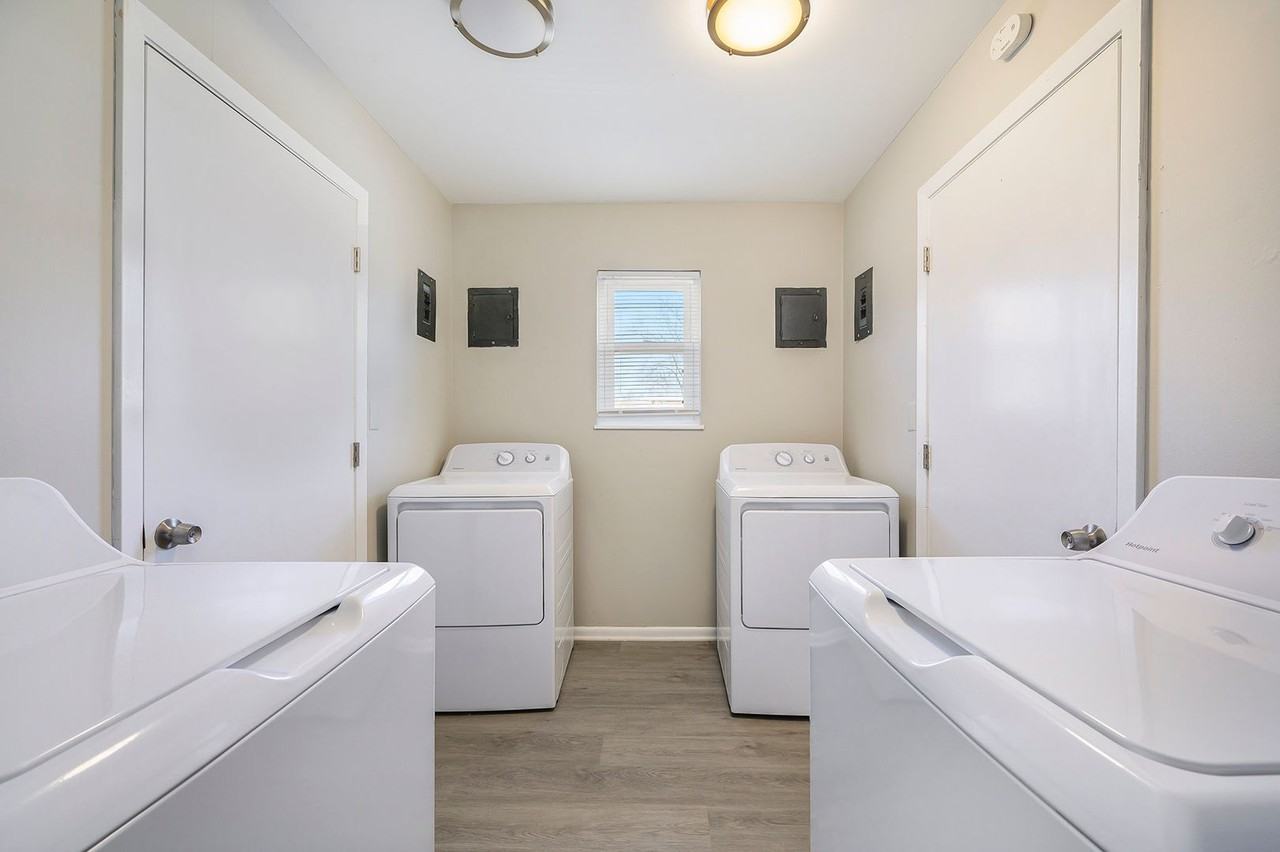 800 Ne 68th St - Photo 4 of 12