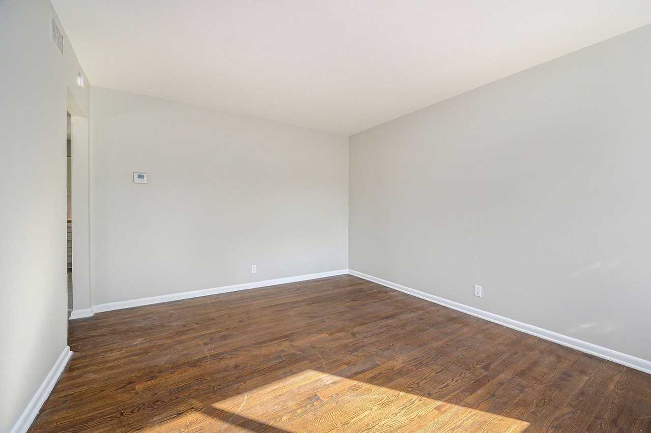 800 Ne 68th St - Photo 5 of 12
