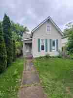 featured image of 658 E Franklin St