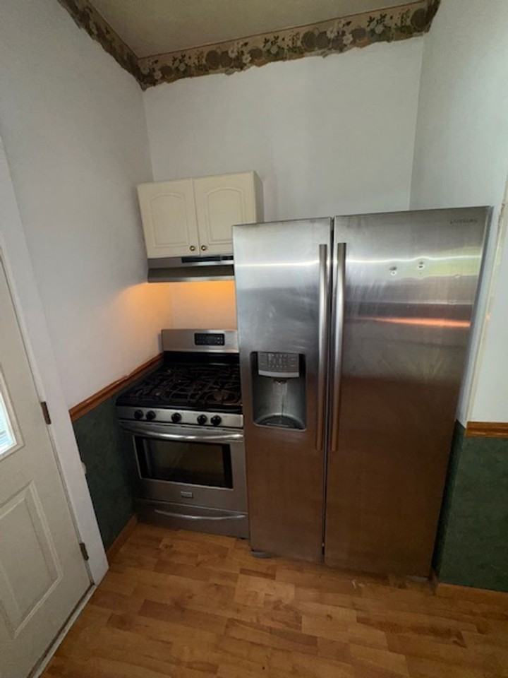 658 E Franklin St - Photo 7 of 10