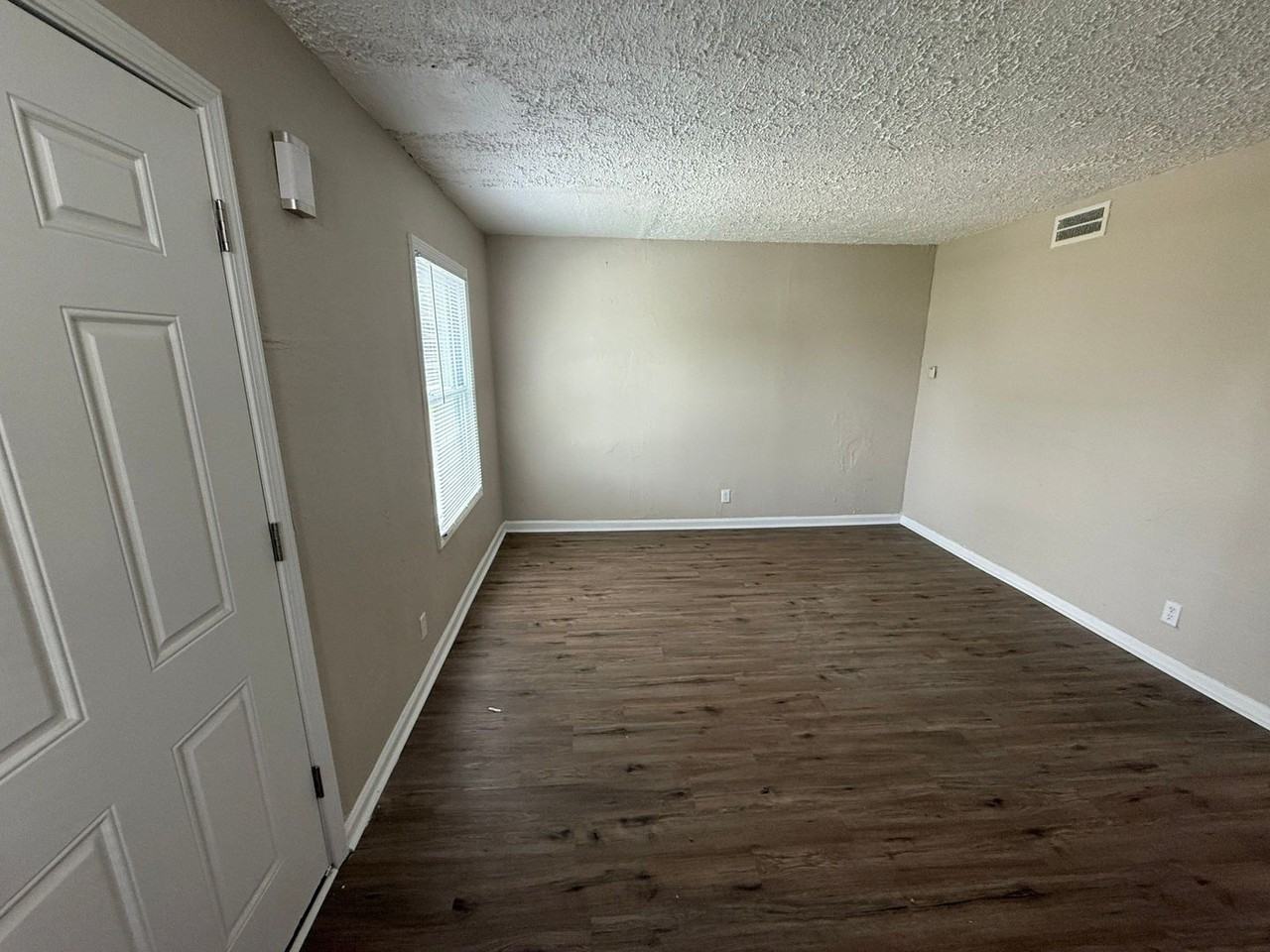 20531 Moenart St - Photo 2 of 10