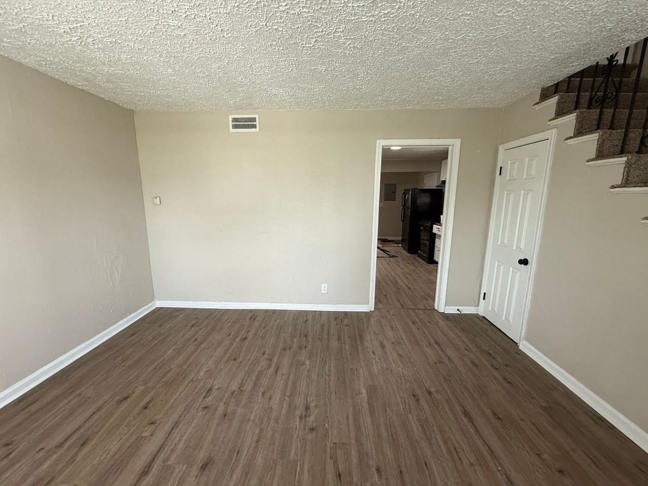 20531 Moenart St - Photo 3 of 10