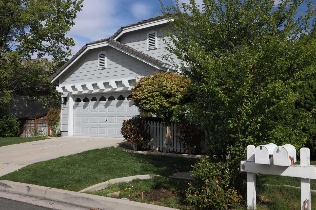 690 Caughlin Gln - Photo 3 of 40