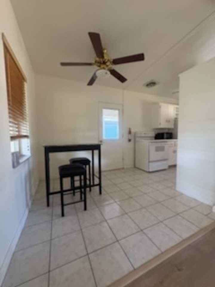 247 Cocos Dr - Photo 4 of 12
