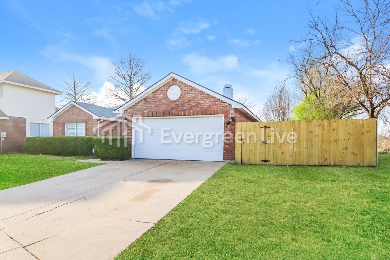 4400 Racebrook Ct - Photo 3 of 19