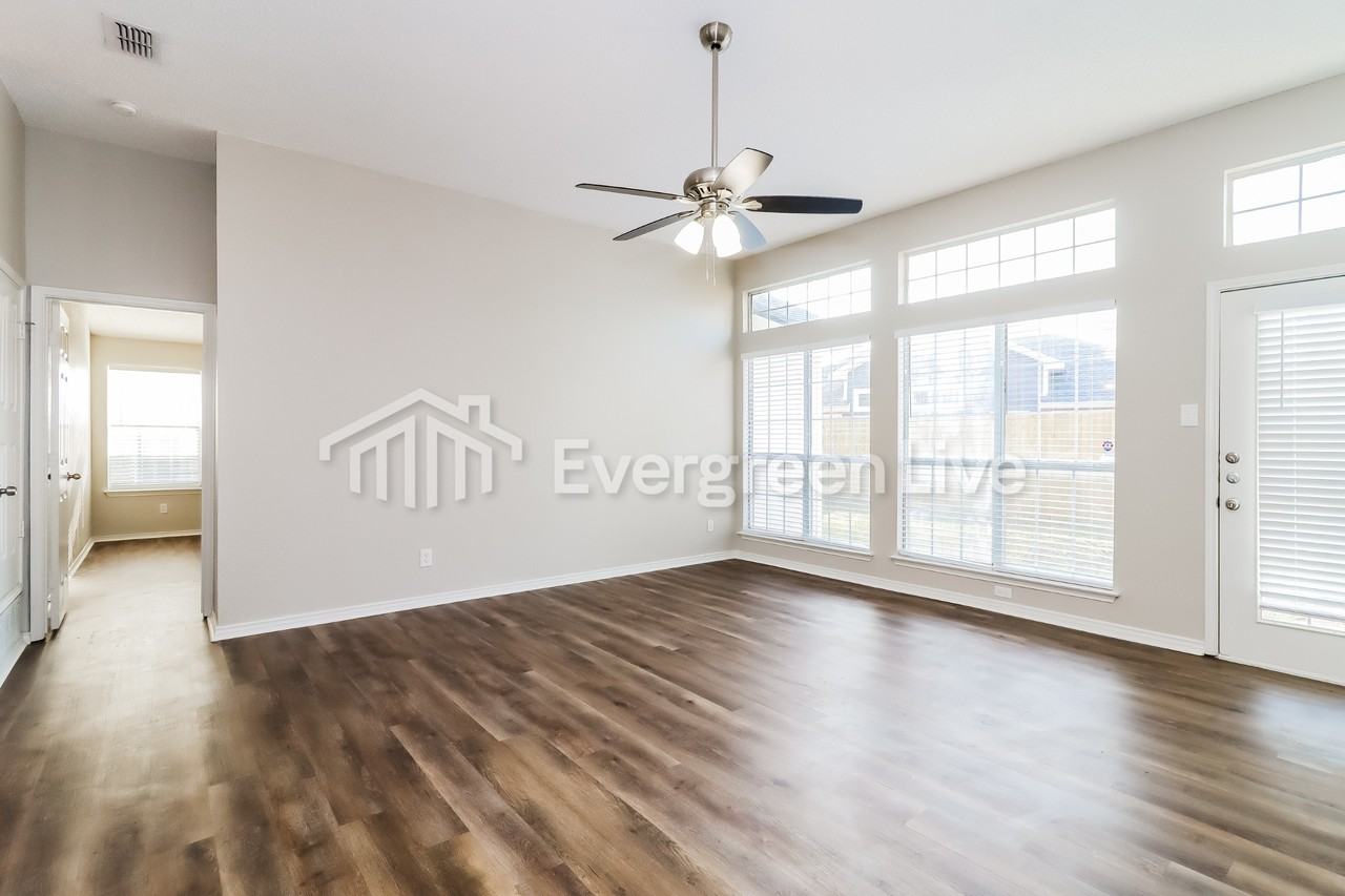 4400 Racebrook Ct - Photo 4 of 19