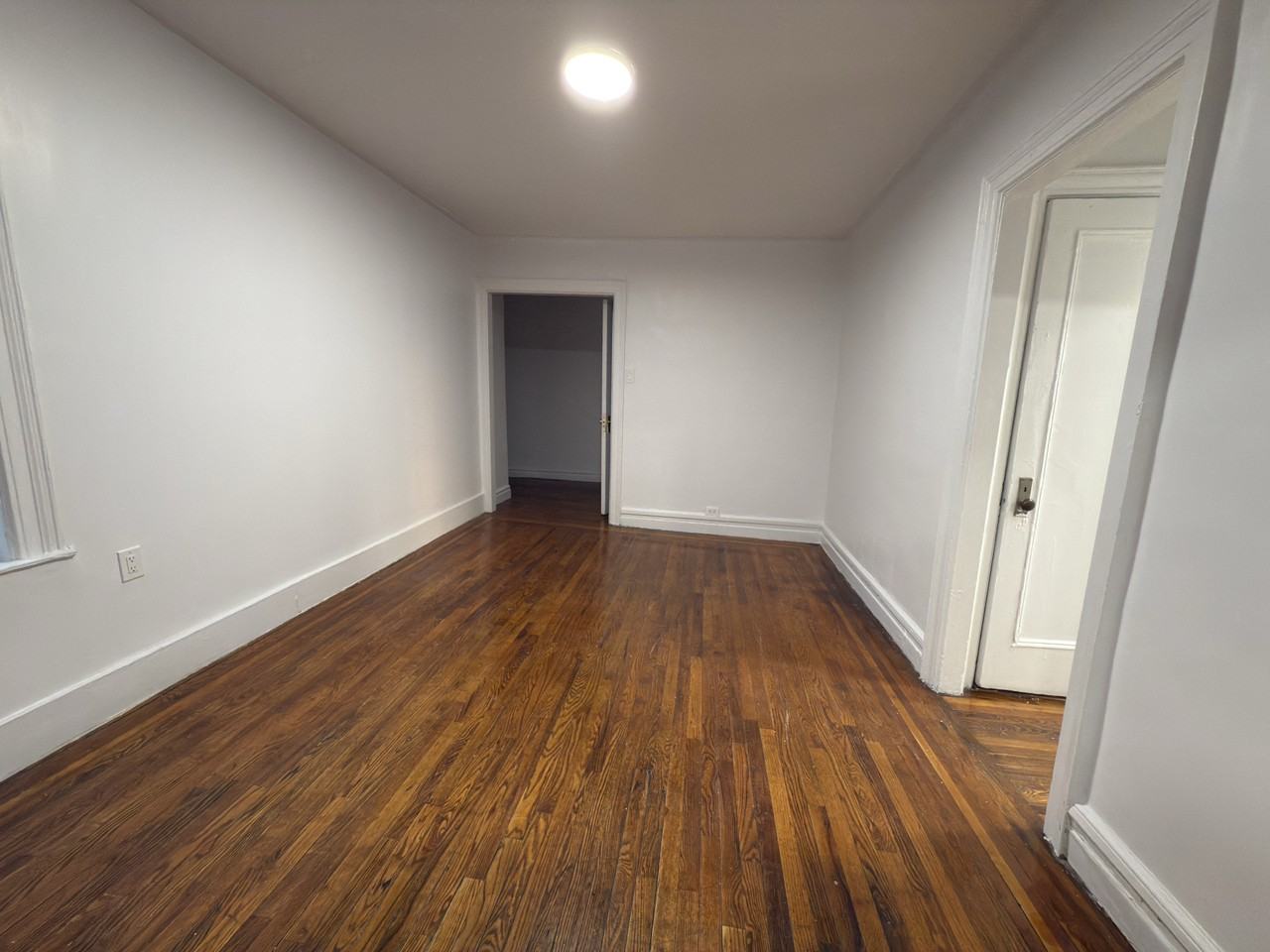 1537 Beach Ave - Photo 3 of 9
