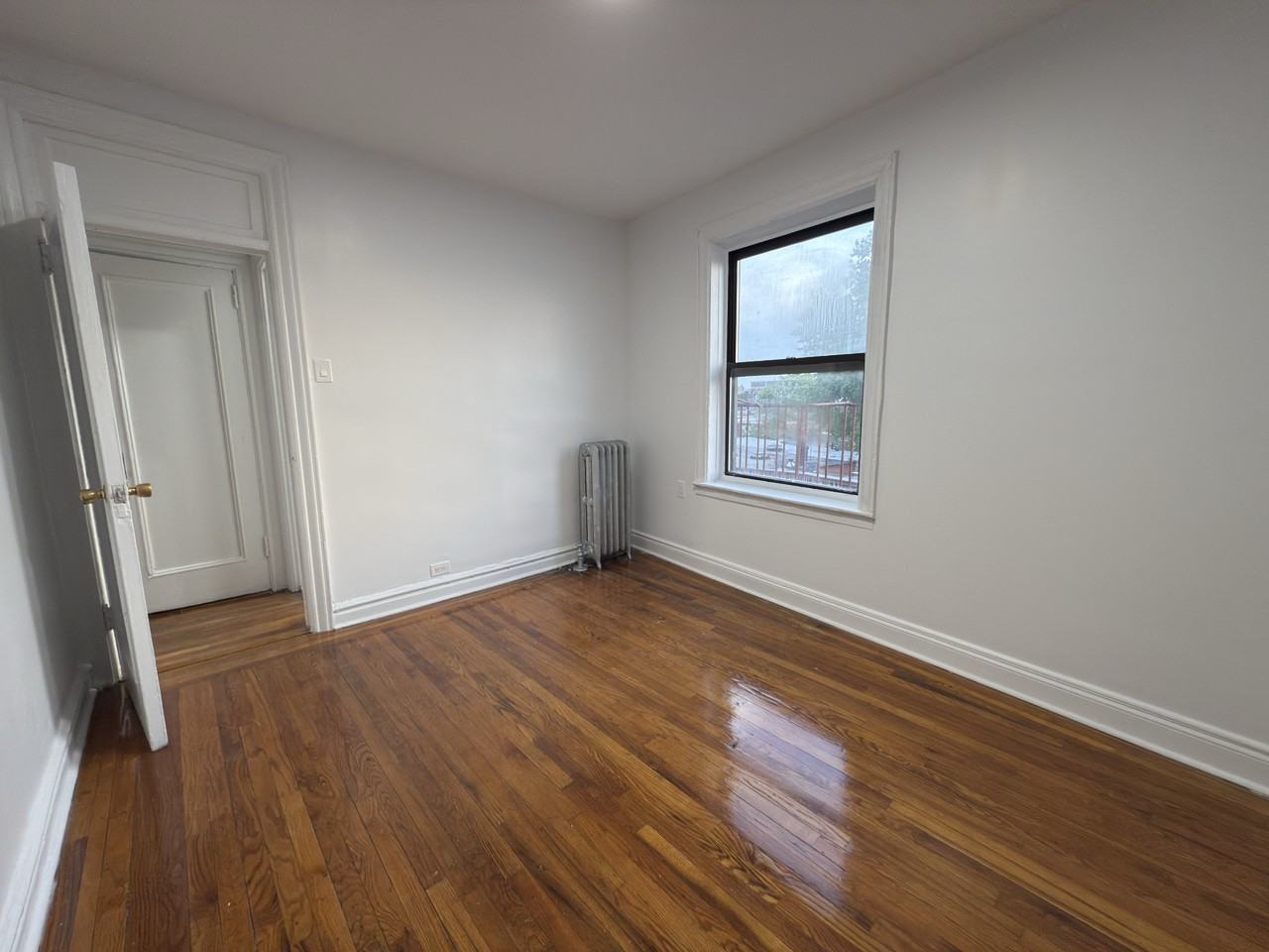 1537 Beach Ave - Photo 2 of 9