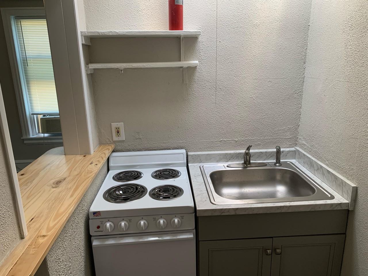 1517 N Franklin St #4 - Photo 4 of 10