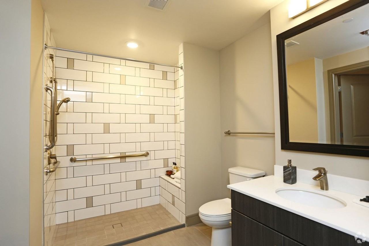 1900 Pacific Residences - Photo 6 of 50