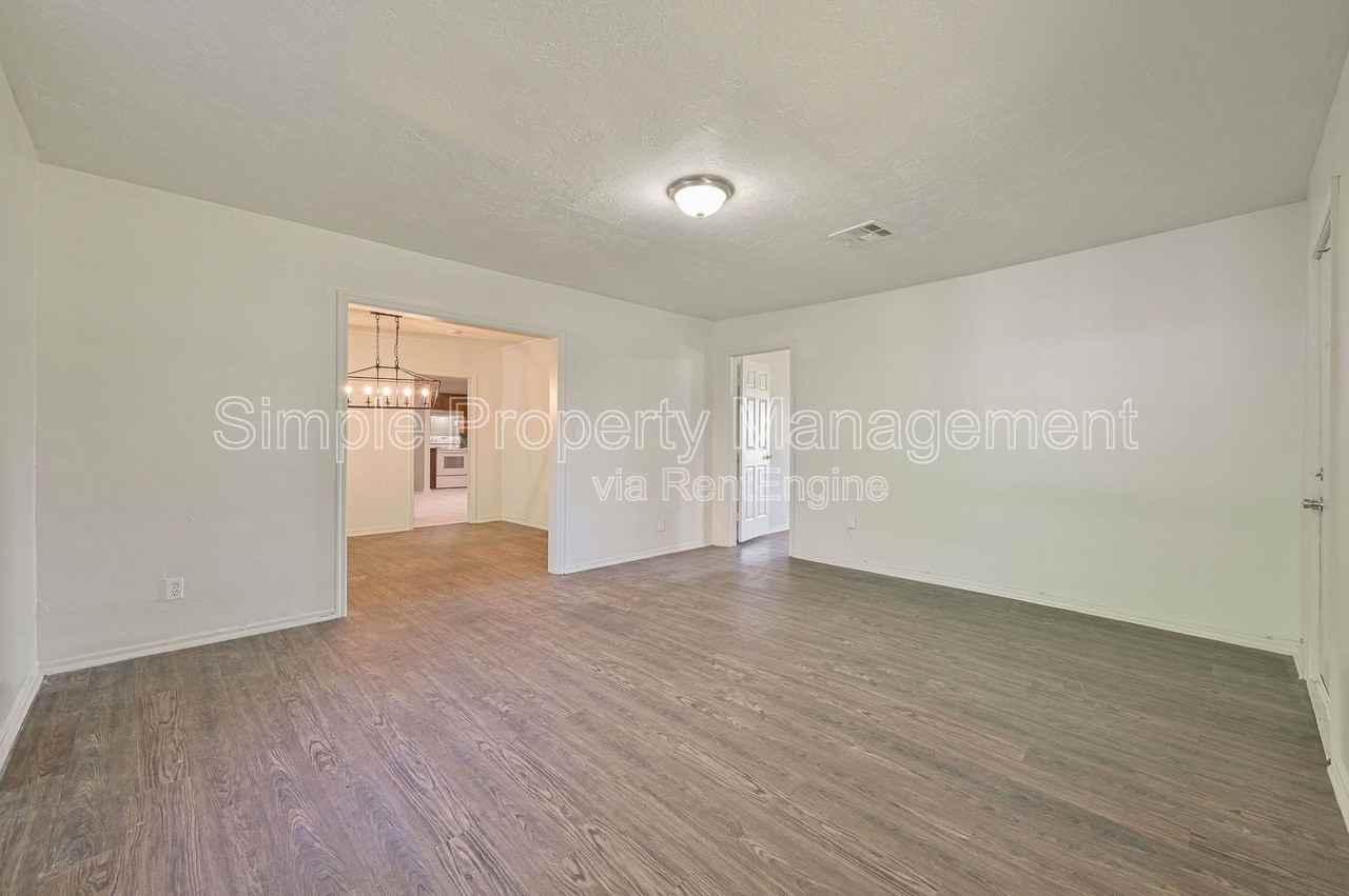 713 Sw 25th St - Photo 3 of 32