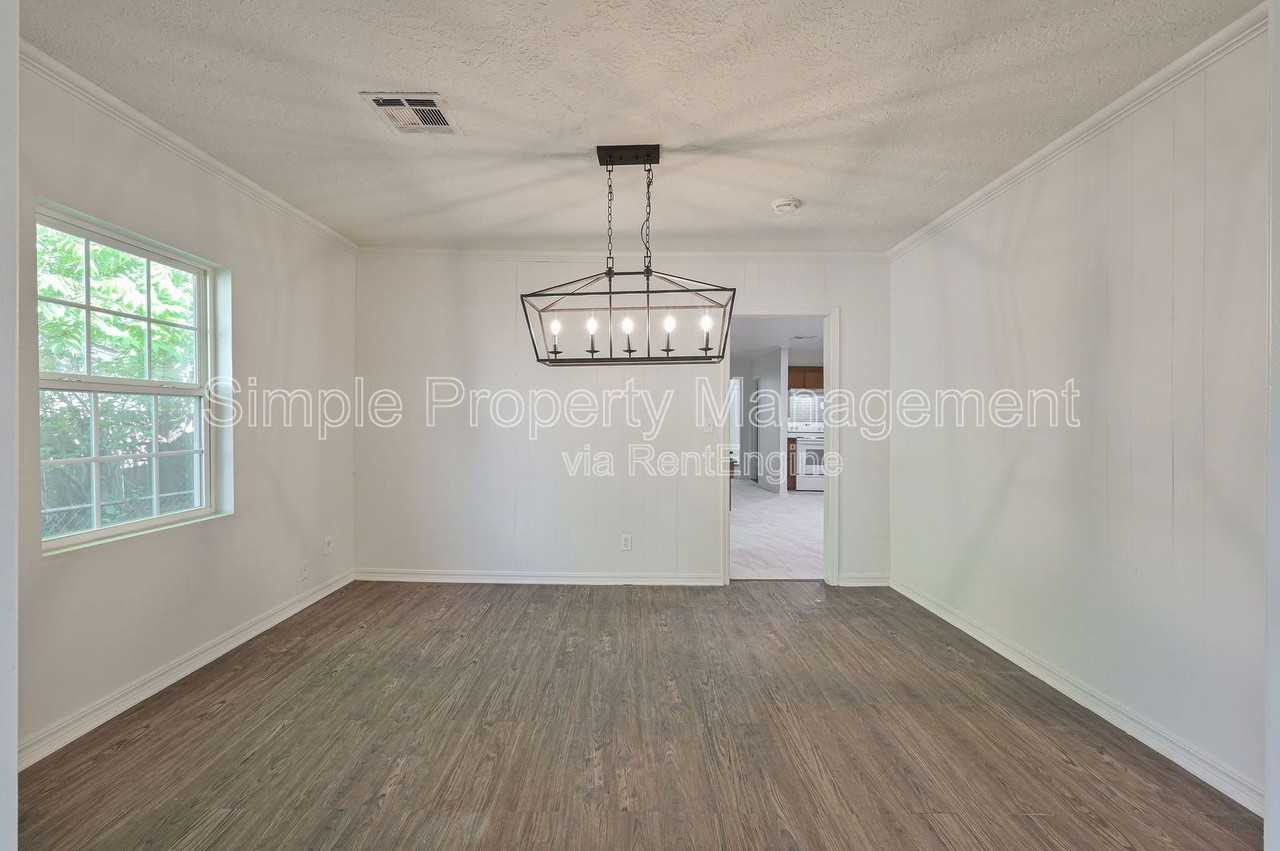 713 Sw 25th St - Photo 4 of 32