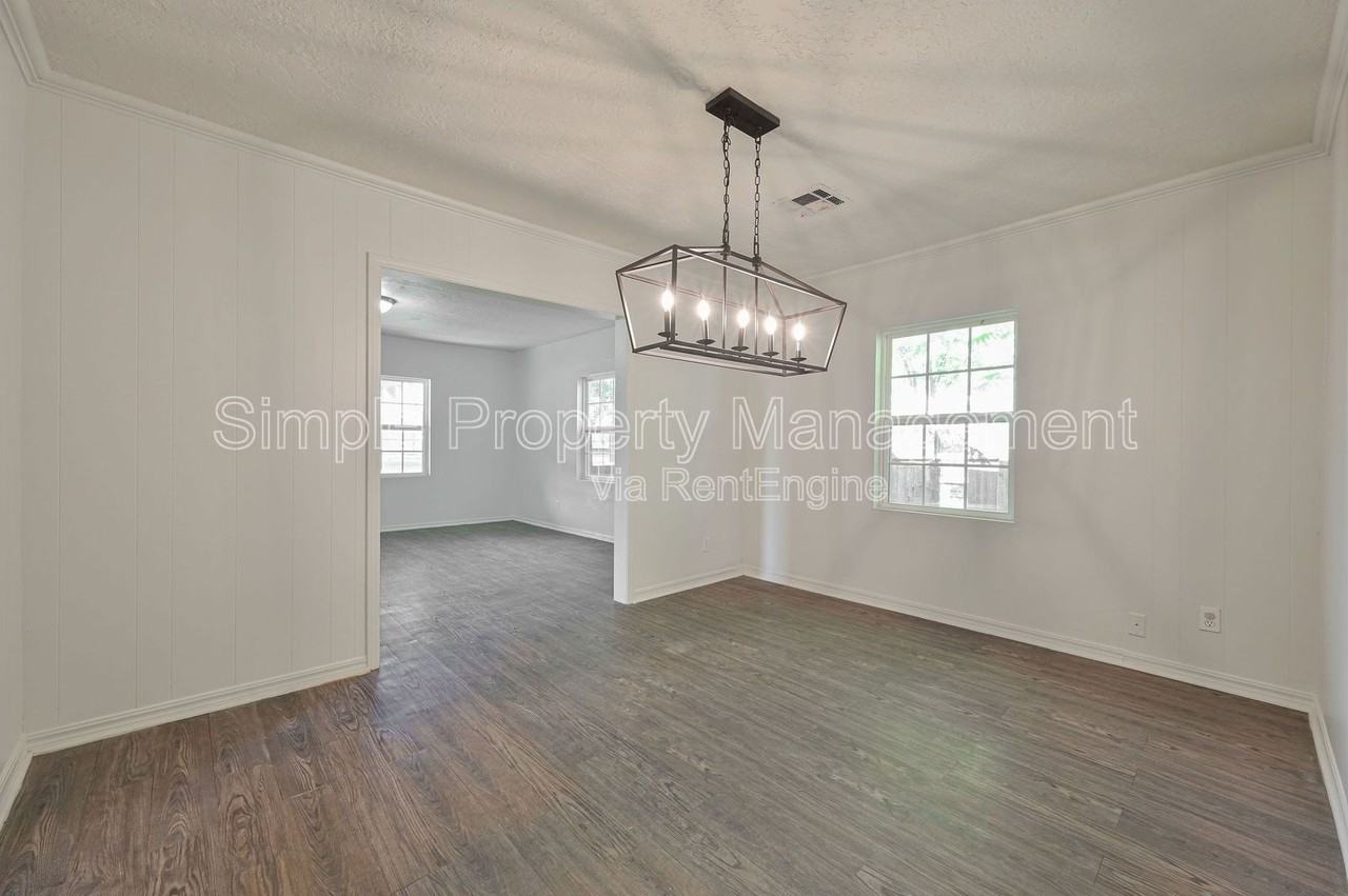 713 Sw 25th St - Photo 5 of 32