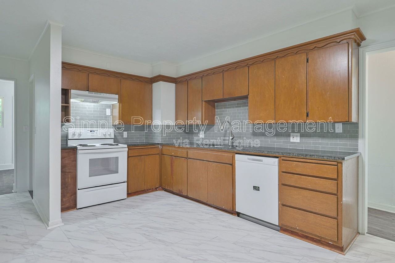 713 Sw 25th St - Photo 7 of 32