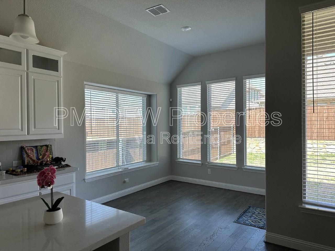 2222 Mcmullin Dr - Photo 3 of 27