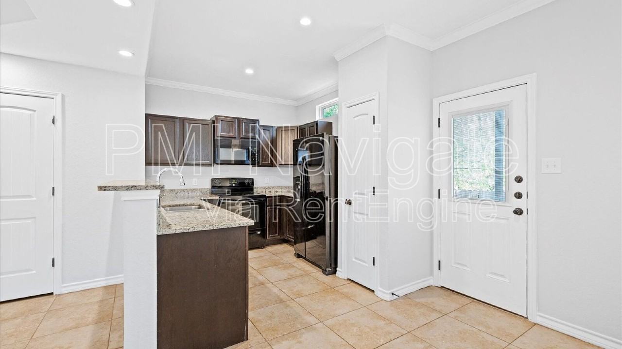 6962 Lakeview Dr #102 - Photo 4 of 19