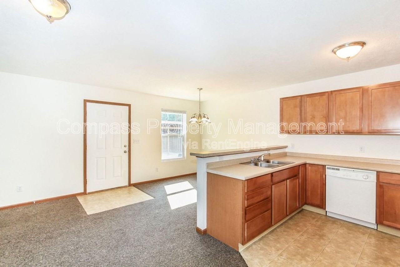 11334 48th Ave #4 - Photo 4 of 16