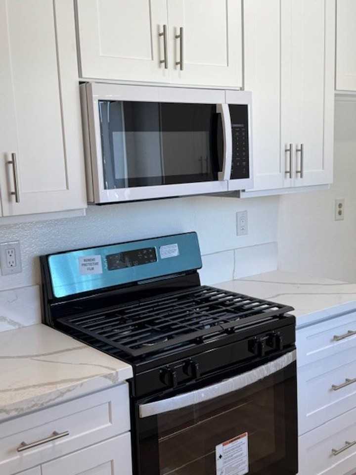 501 Hyde Park Pl #04 - Photo 3 of 13