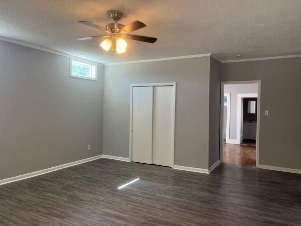 3089 Washington Pike - Photo 3 of 13