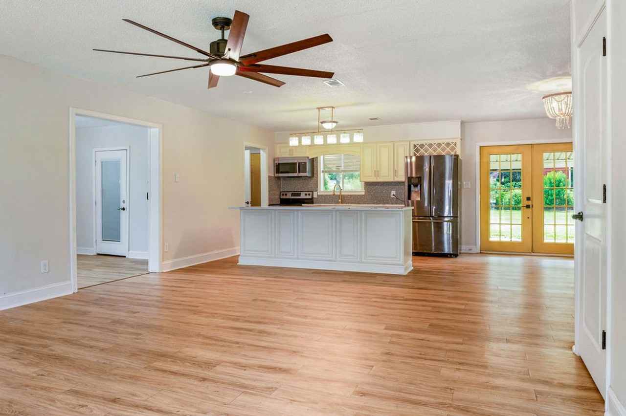 413 Parkview Ave - Photo 3 of 12