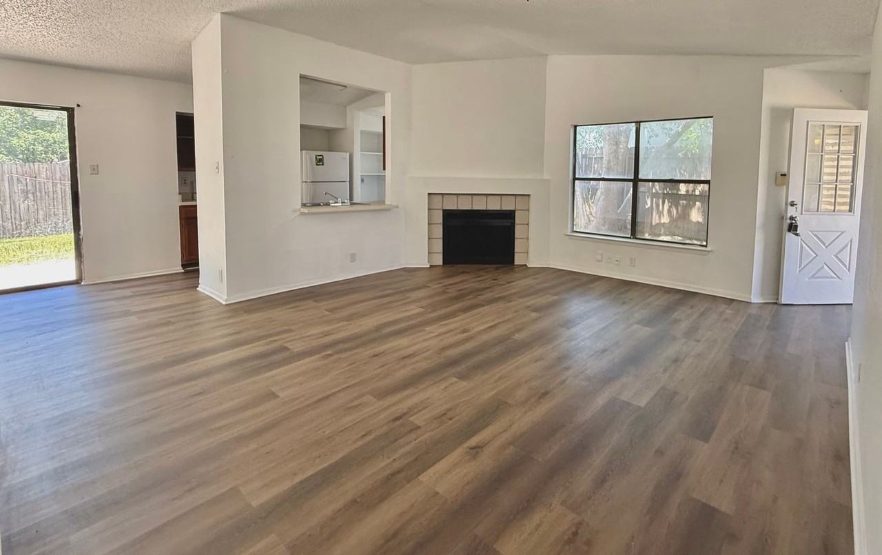 8439 Forest Ridge Dr - Photo 2 of 6