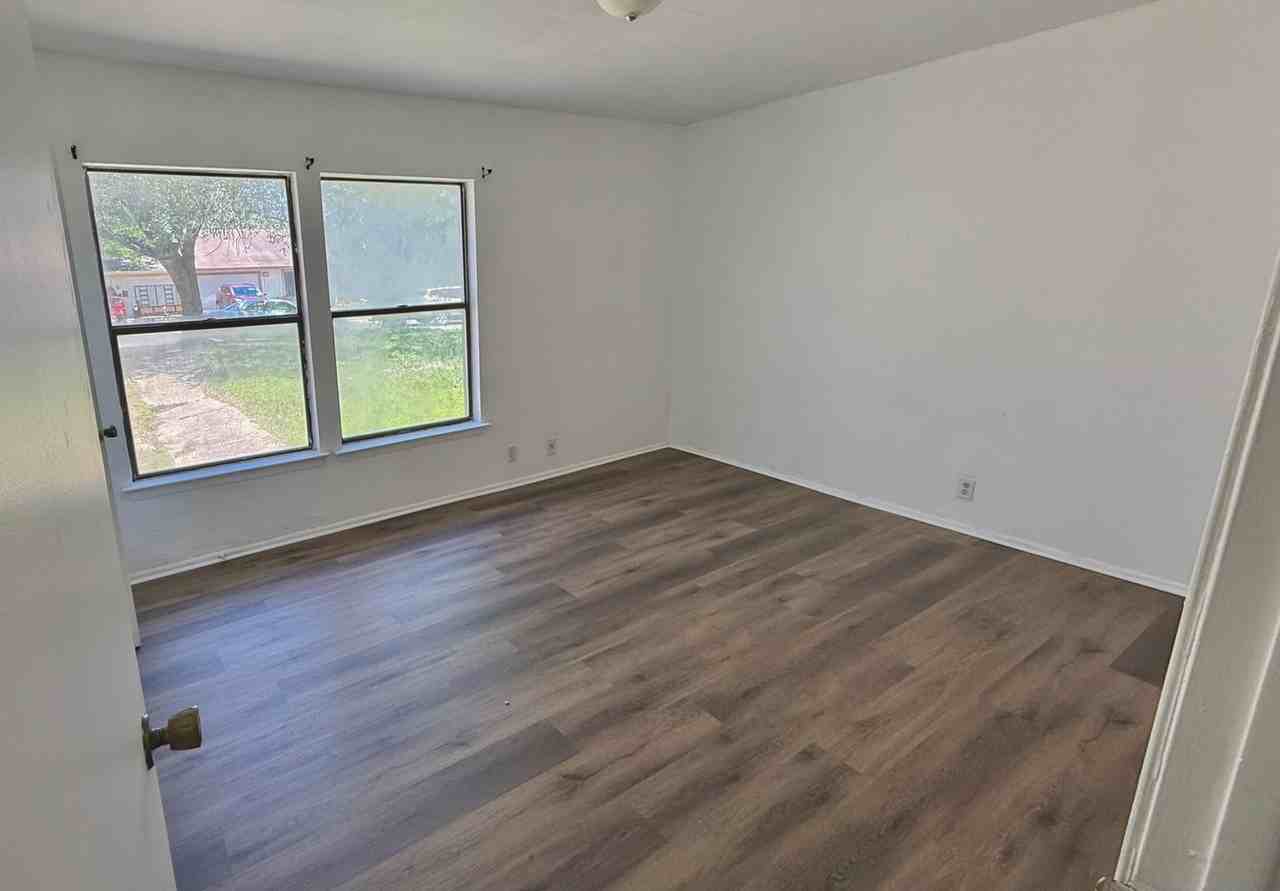 8439 Forest Ridge Dr - Photo 3 of 6