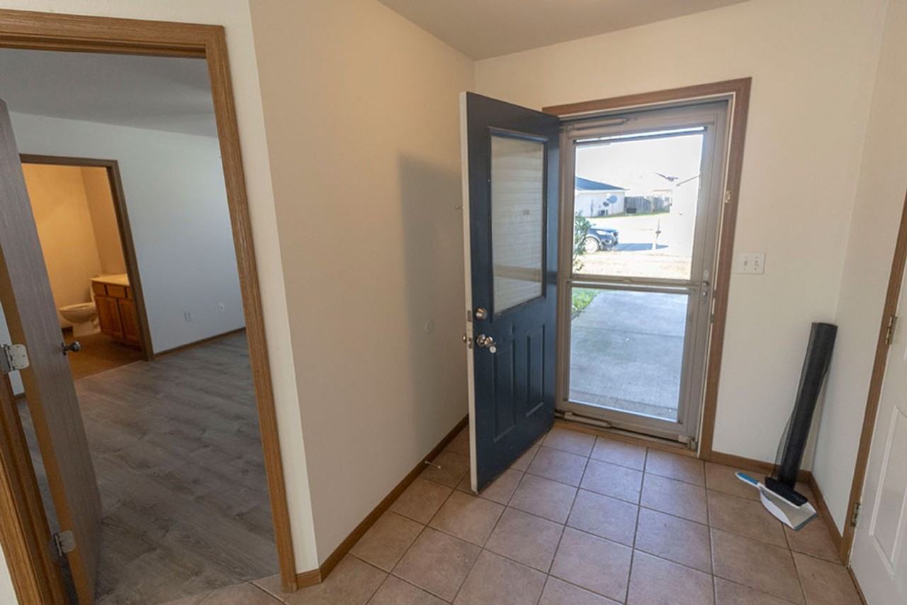 1602 Typhoon Dr - Photo 3 of 35