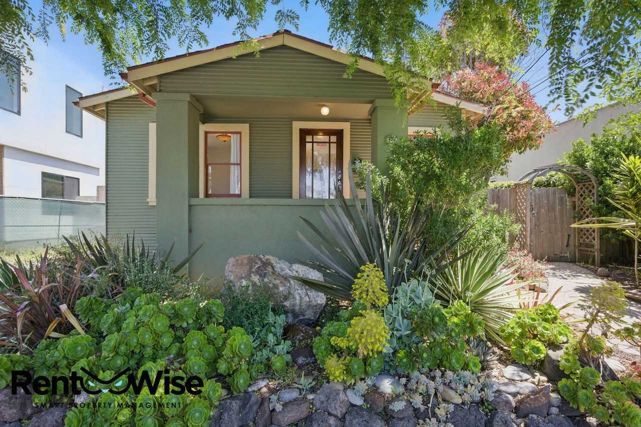 1223 Masonic Ave - Photo 3 of 36