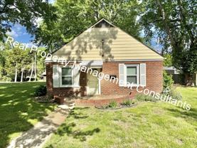 2919 S Claremont Ave - Photo 1 of 1