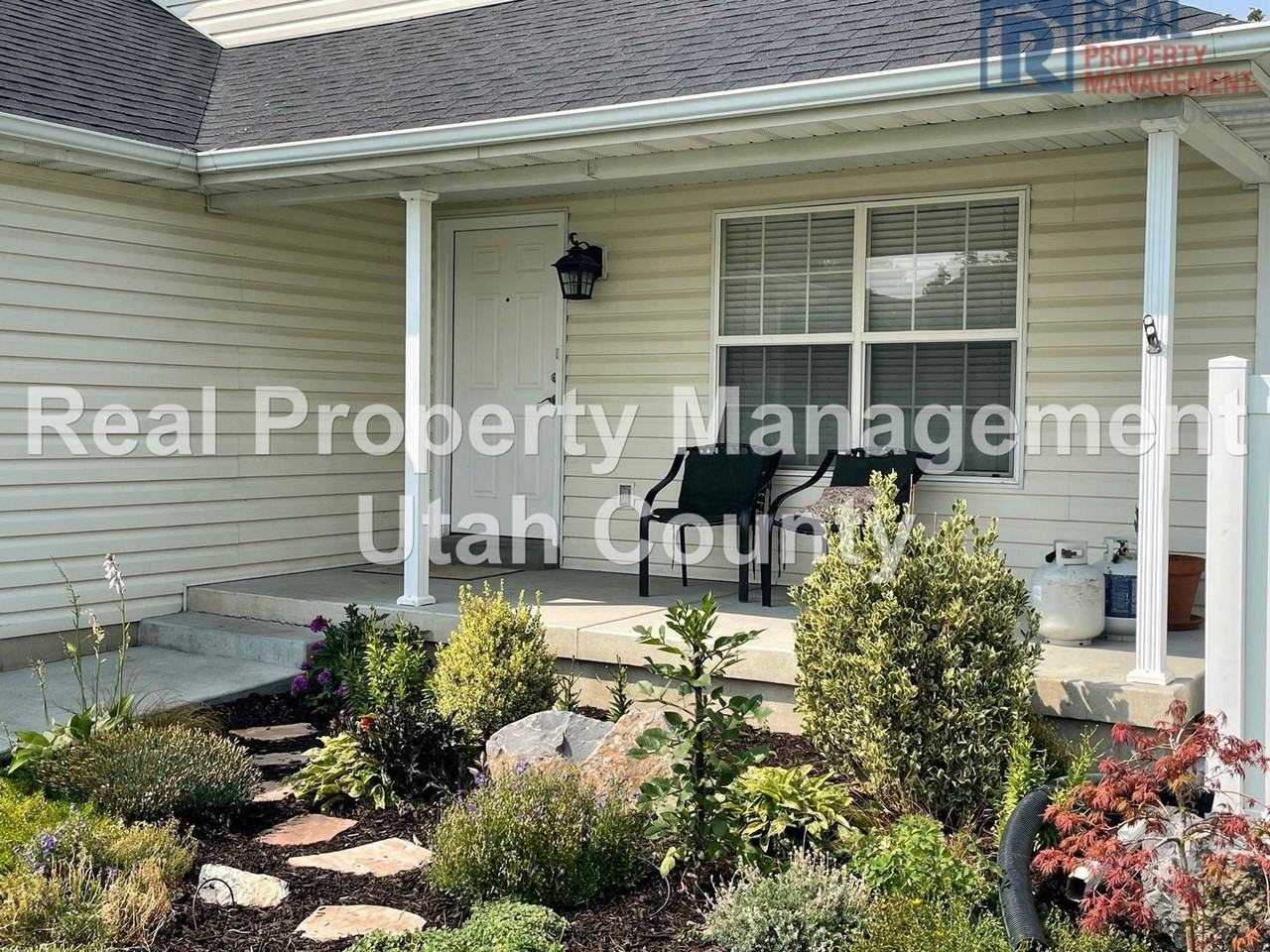 458 W 1280 N - Photo 2 of 28