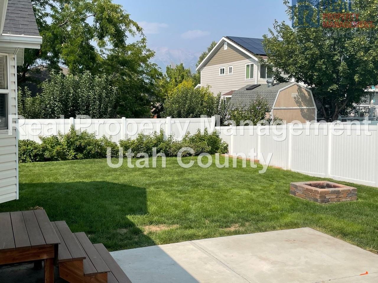 458 W 1280 N - Photo 4 of 28