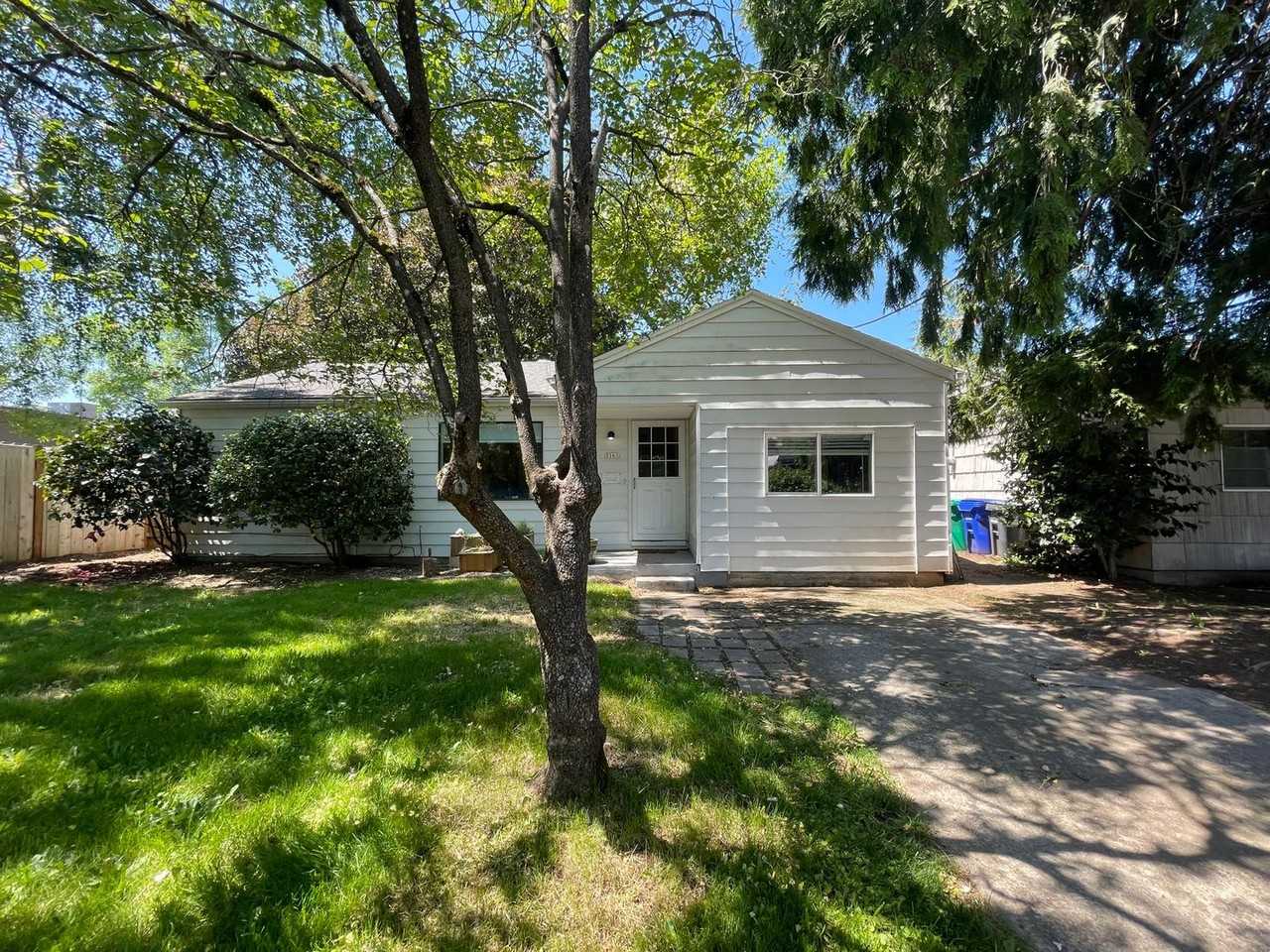 3161 Se 81st Ave - Photo 2 of 30