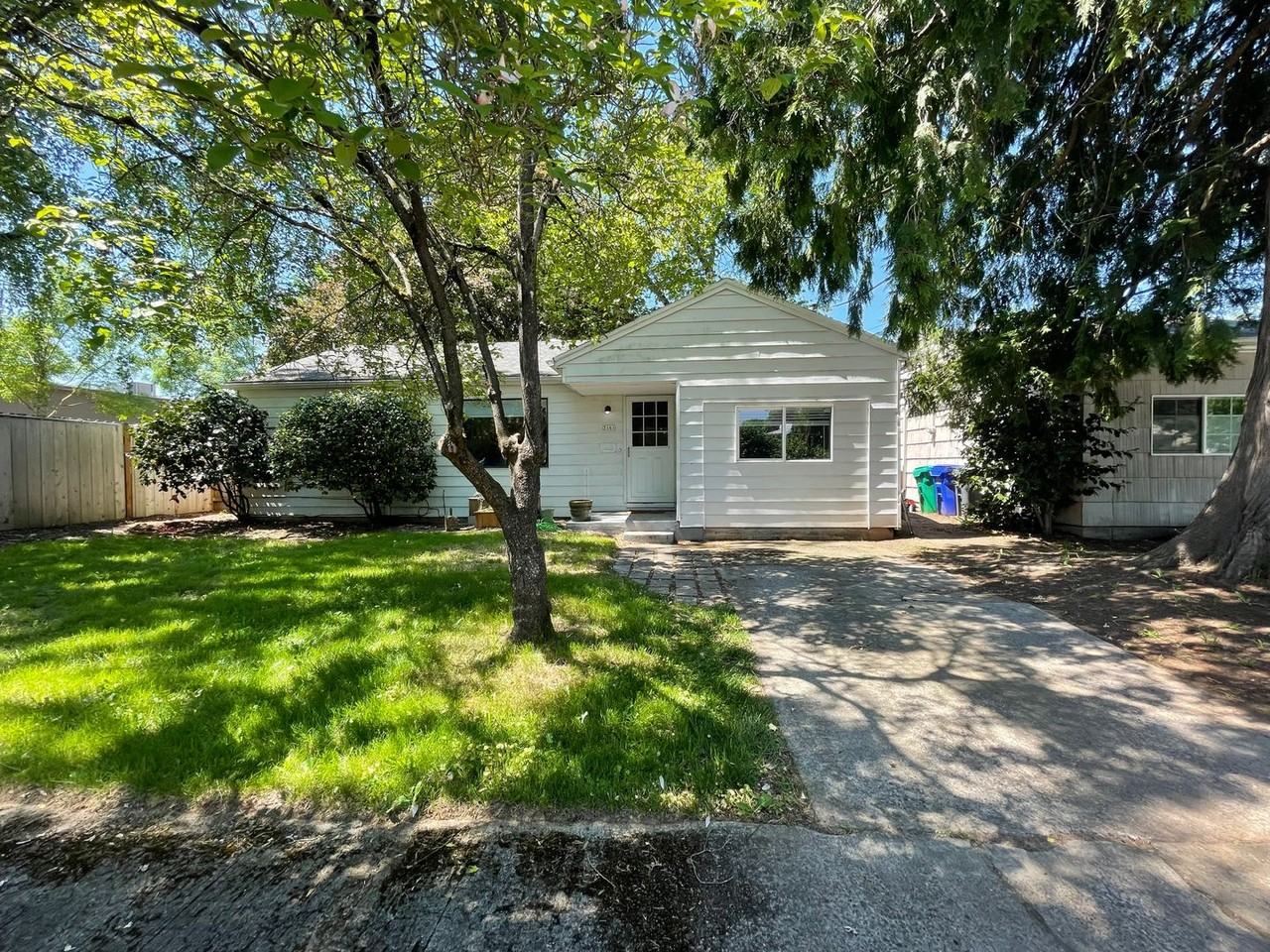 3161 Se 81st Ave - Photo 3 of 30