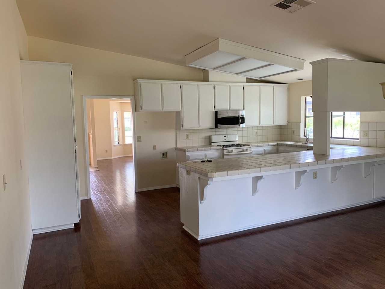 925 Inverness Dr - Photo 2 of 18