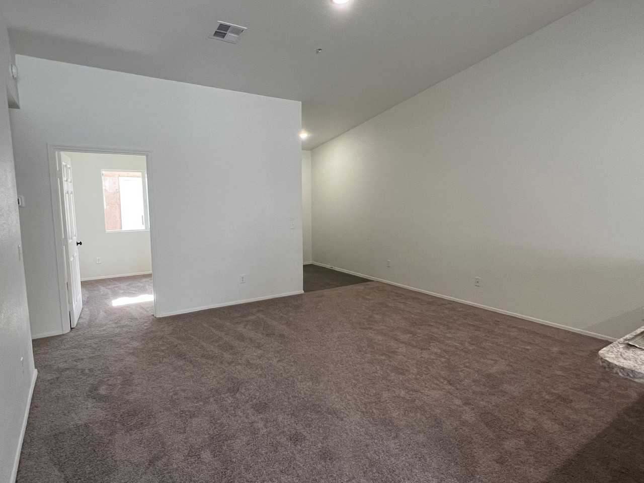 7370 E 38th St - Photo 4 of 21