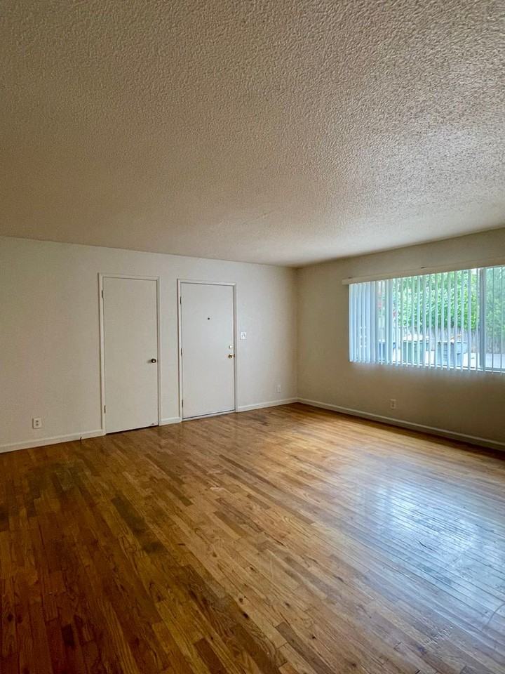 3474 Nicolet Ln - Photo 2 of 20