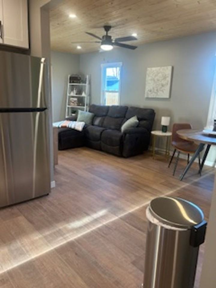 924 1/2 N 24th St - Photo 3 of 22