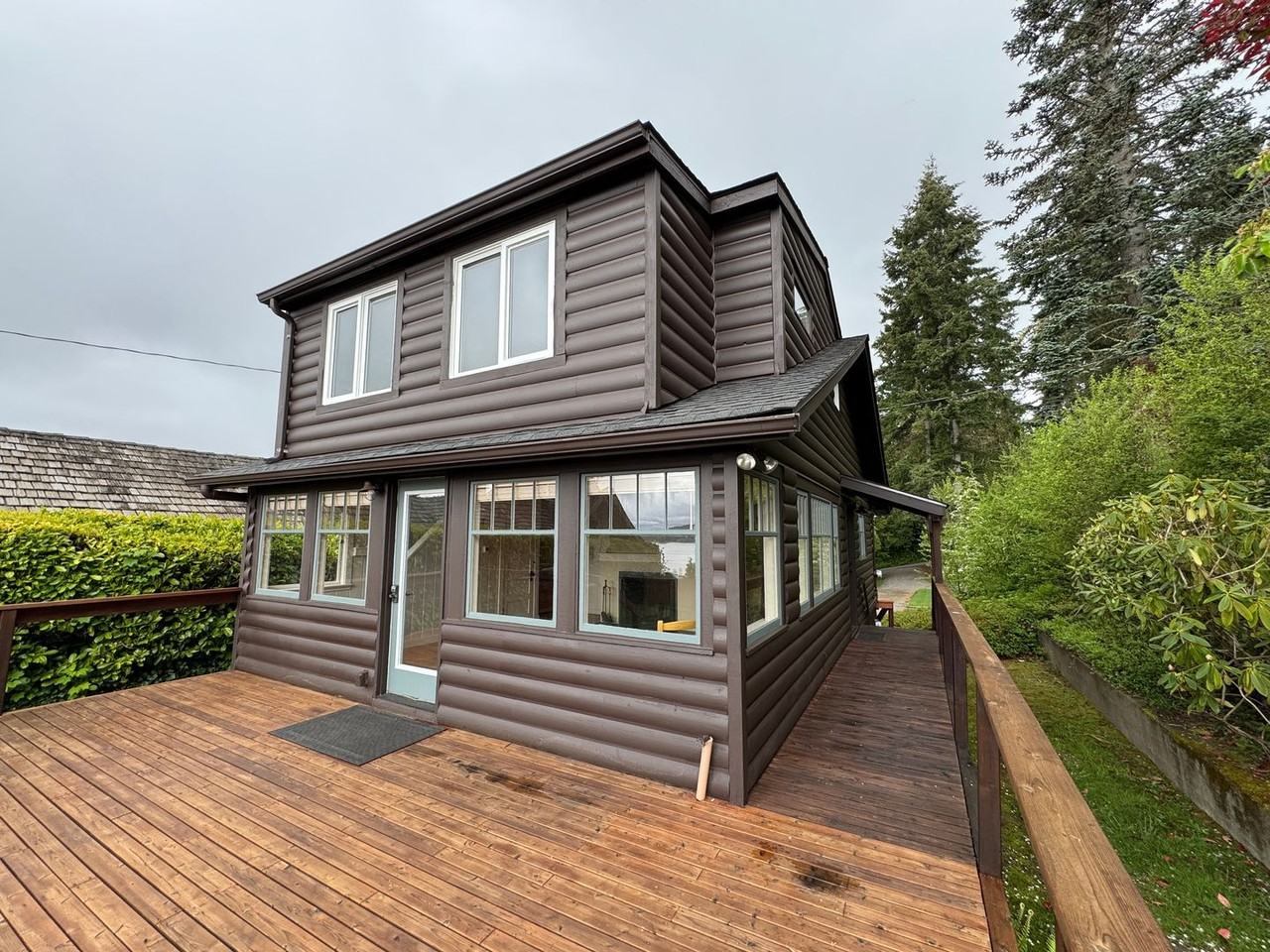 8709 Ne Seaview Ave - Photo 2 of 36