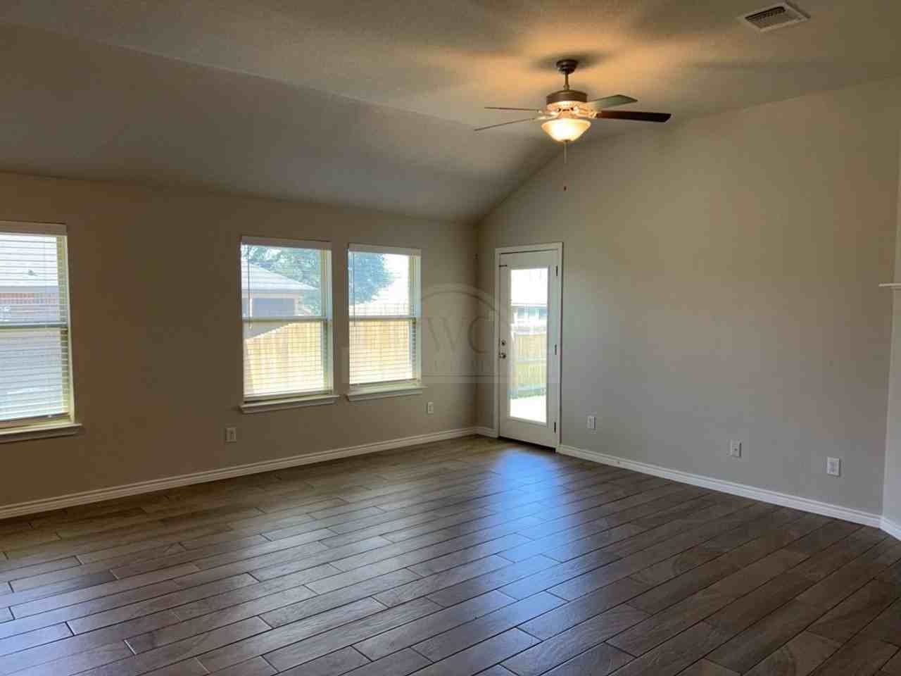 7607 Melanite Dr - Photo 3 of 17