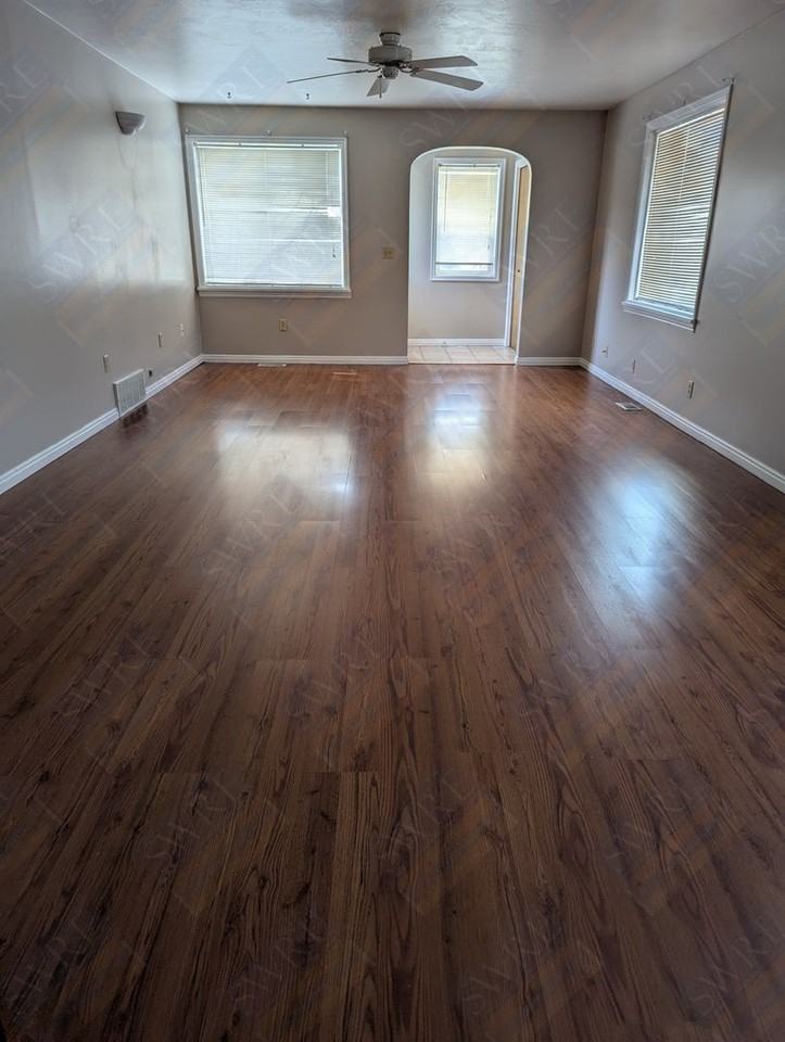 160 W 2nd North St - Photo 3 of 13