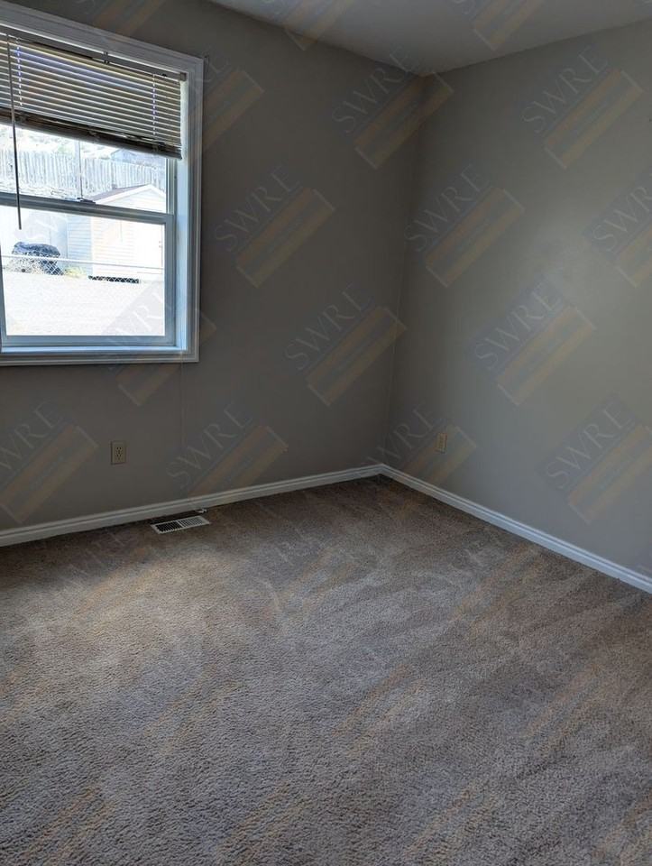 160 W 2nd North St - Photo 7 of 13